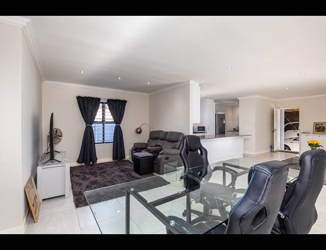 3 BEDROOM FREESTANDING FOR SALE IN SUNNINGDALE